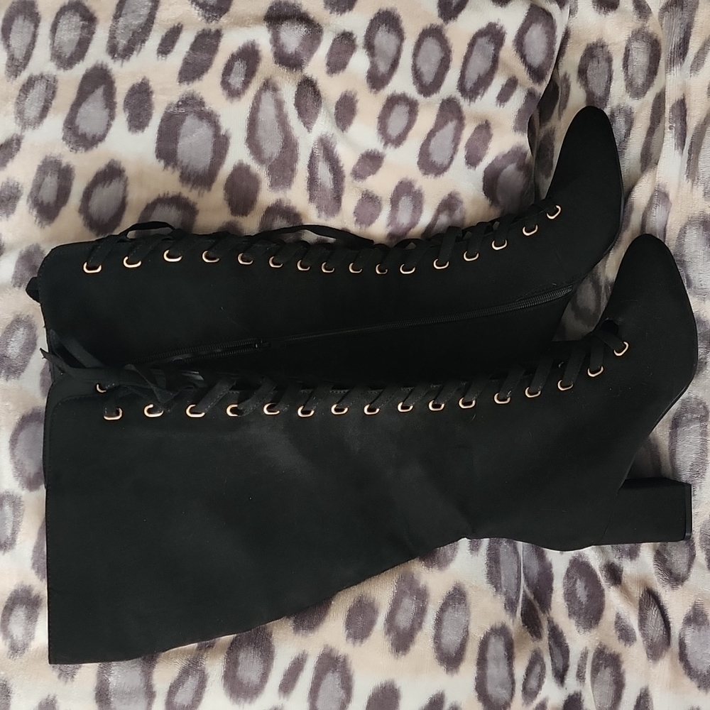 Heeled boots